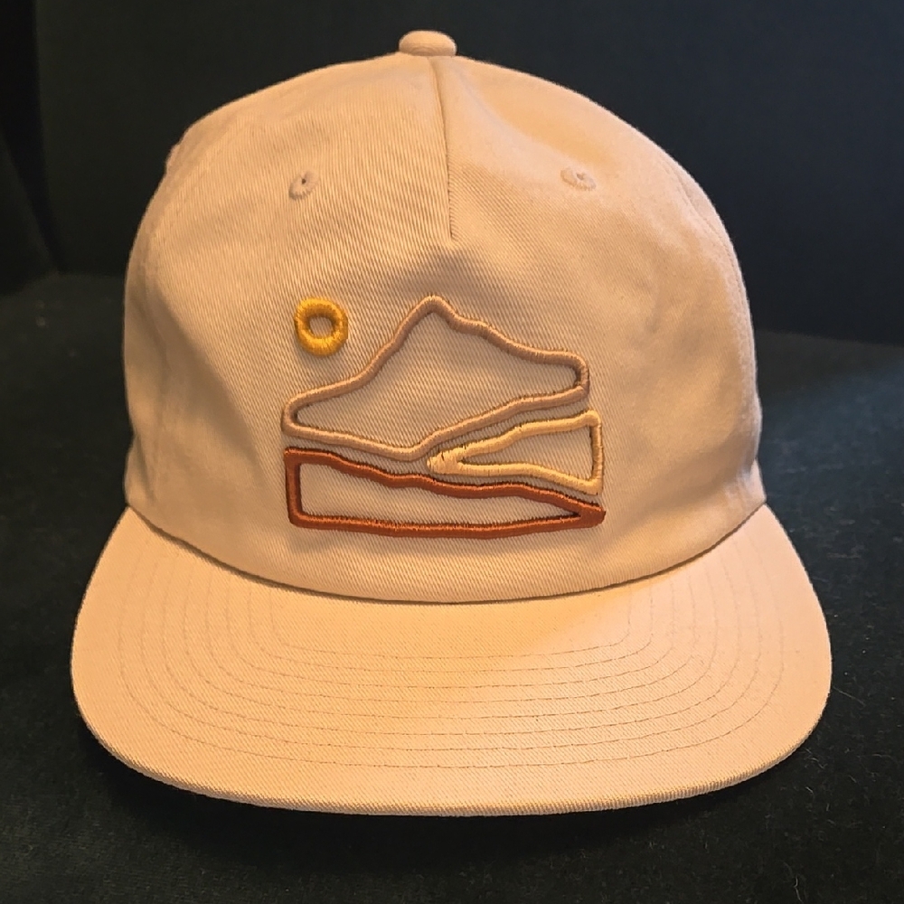 Cascadian Goods Mountainscape Hta NeW!!